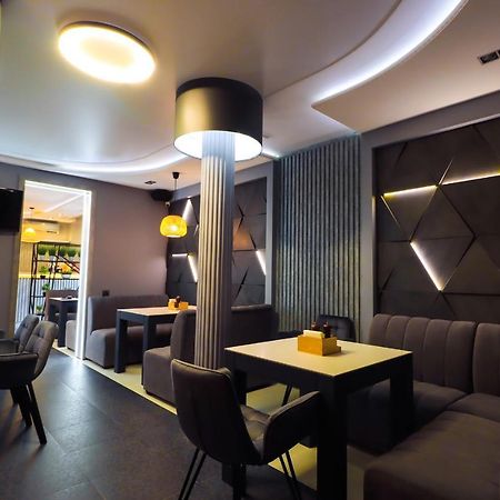 Altin Palace Comrat 外观 照片